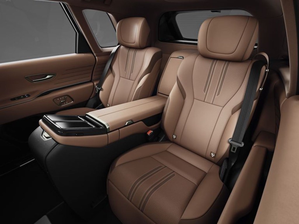 The leather interior of Toyota's top trim "Century"