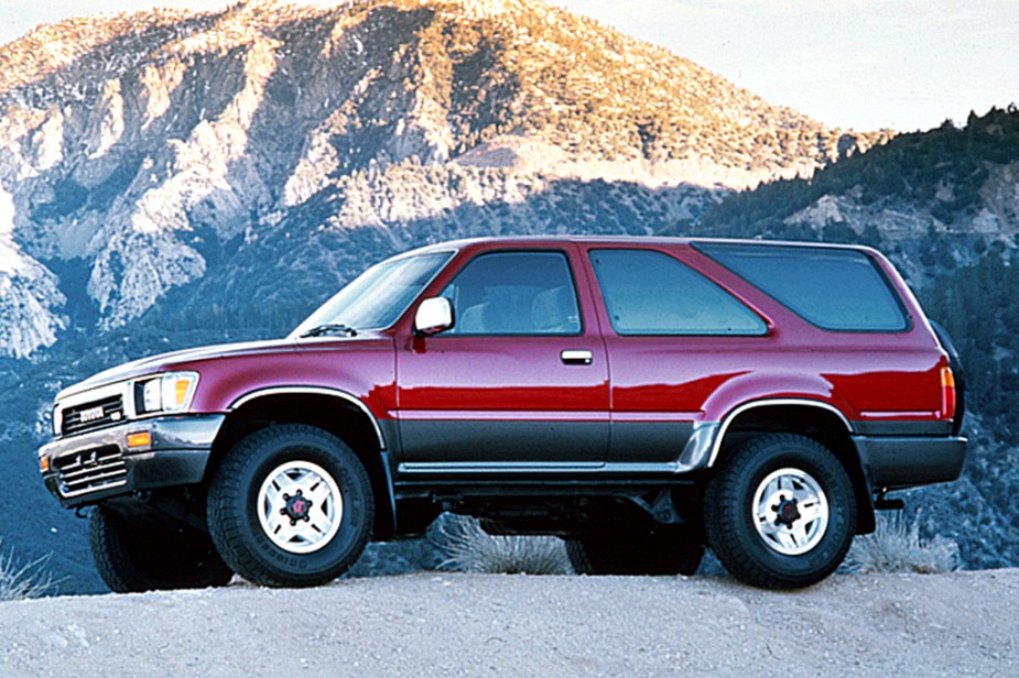 The 1990 Toyota 4Ruuner off-roading 