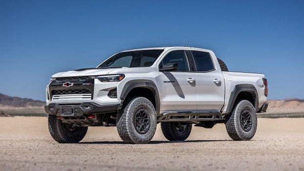 The 2024 Chevy Colorado off-roading in the desert
