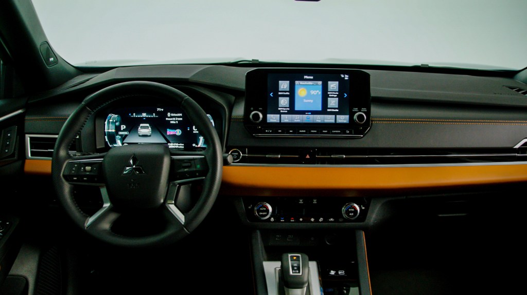 Mitsubishi Outlander PHEV   interior 