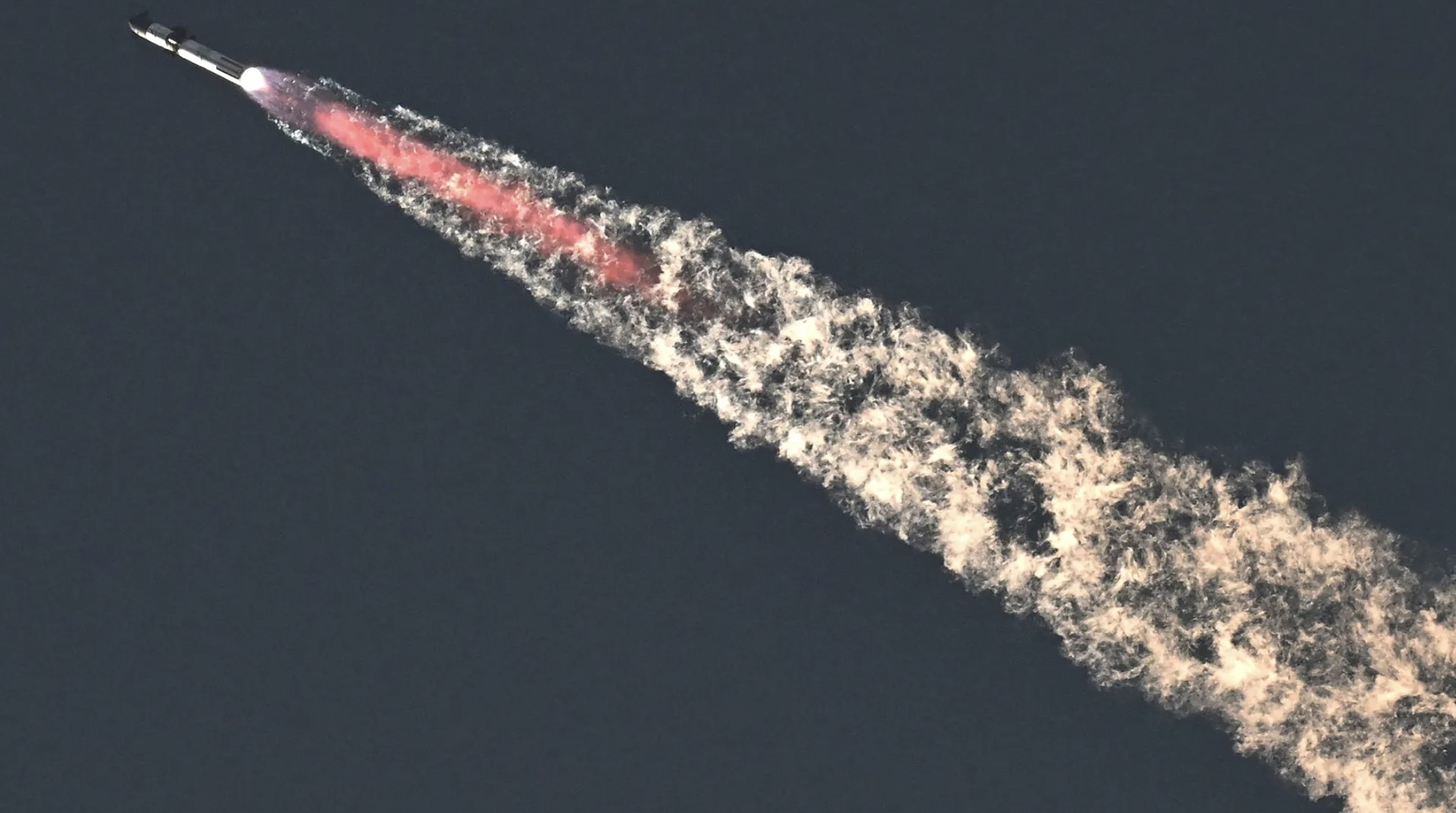 The SpaceX Starship in flight
