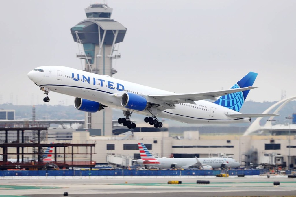 A United Airlines flight drops its tires on its landing gear.