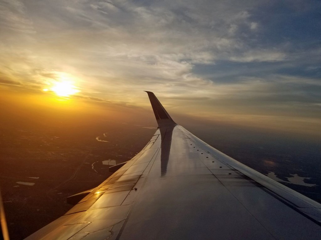A United Airlines flight aboard a Boeing 737-900 shows off its wing.