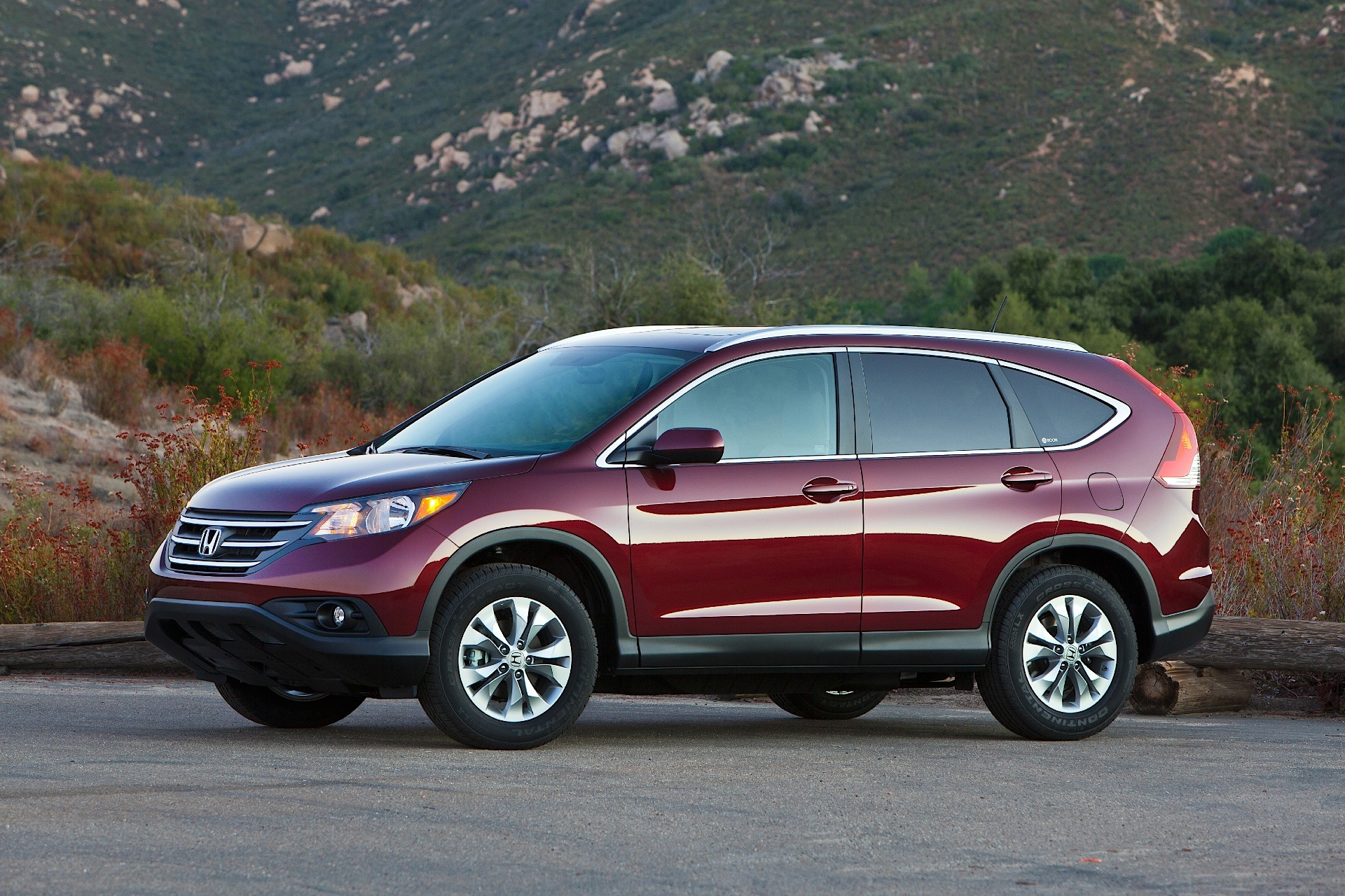 The 2011 Honda CR-V parked outdoors 