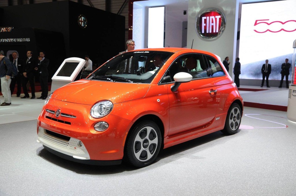 Red Fiat 500e at an auto show