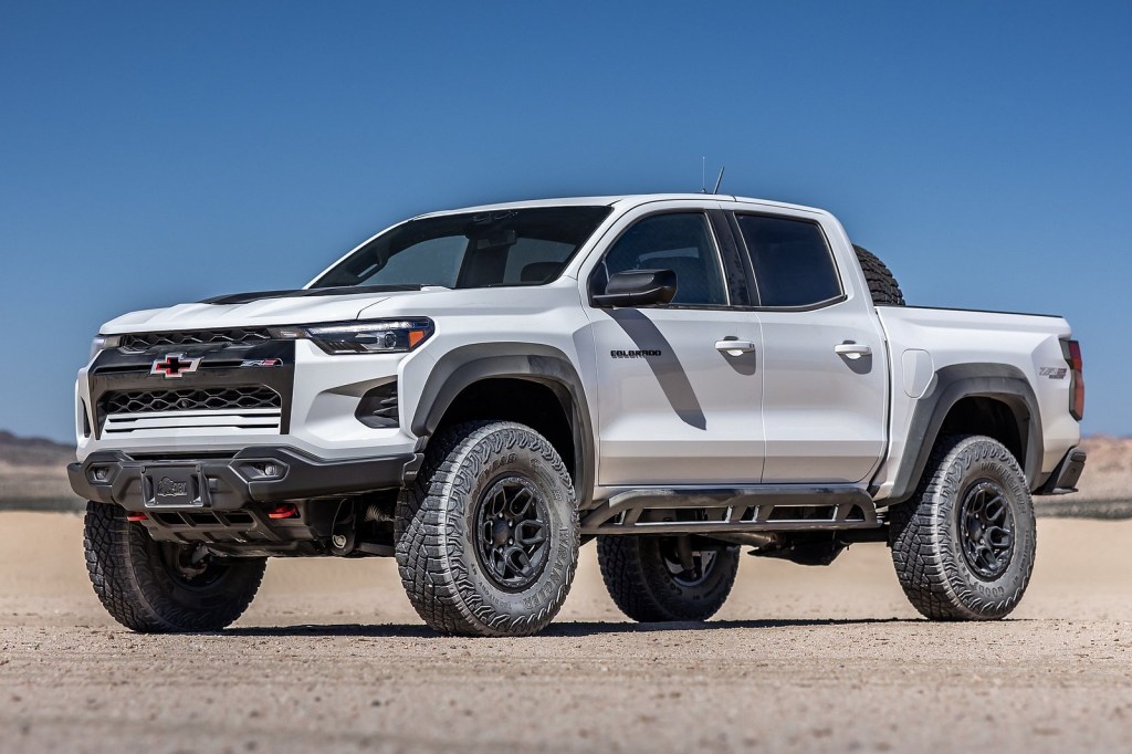 The 2024 Chevy Colorado in the desert 