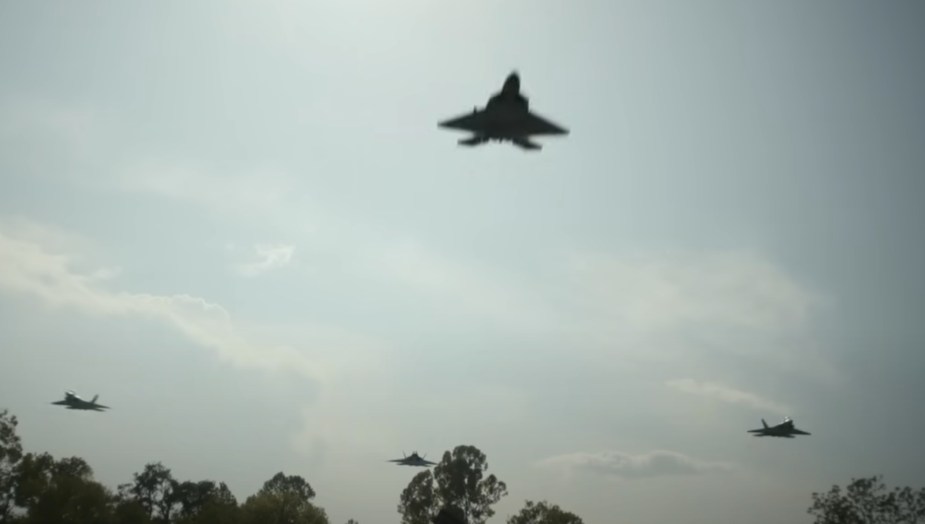 A flight of F-22 Raptor military airplanes in 'Civil War'.