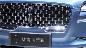 The grille of a Lincoln SUV with a Chinese license plate