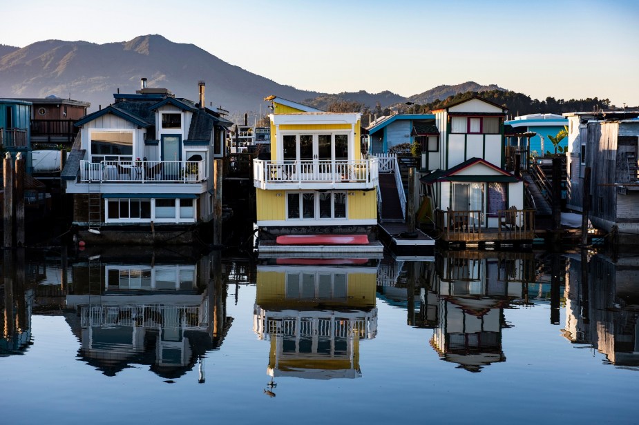 Houseboats floating in a Sausalito, San Francisco Bay Area marina