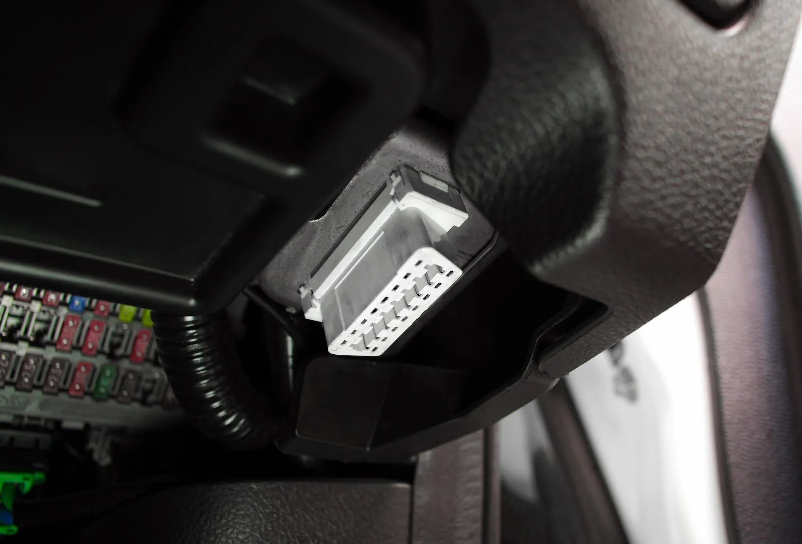 some-owners-are-completely-rewiring-their-car-s-obd-ports-for-safety