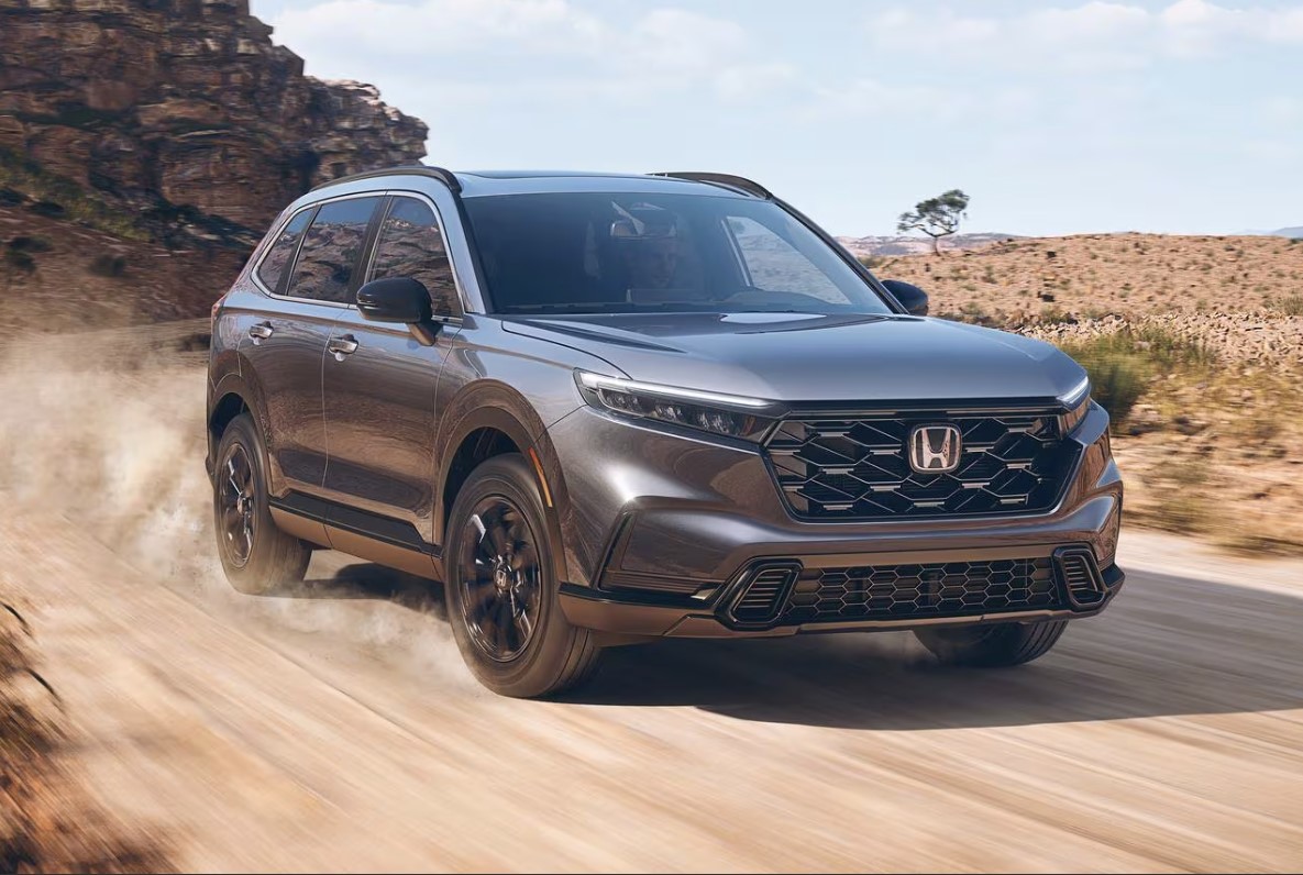 The 2024 Honda CR-V off-roading 