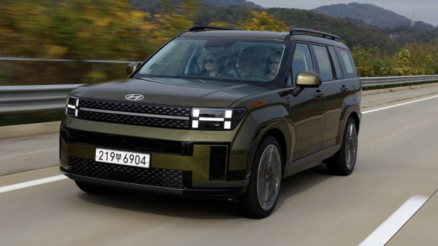 The Hyundai Santa Fe Has 1 Thing the Kia Telluride Needs