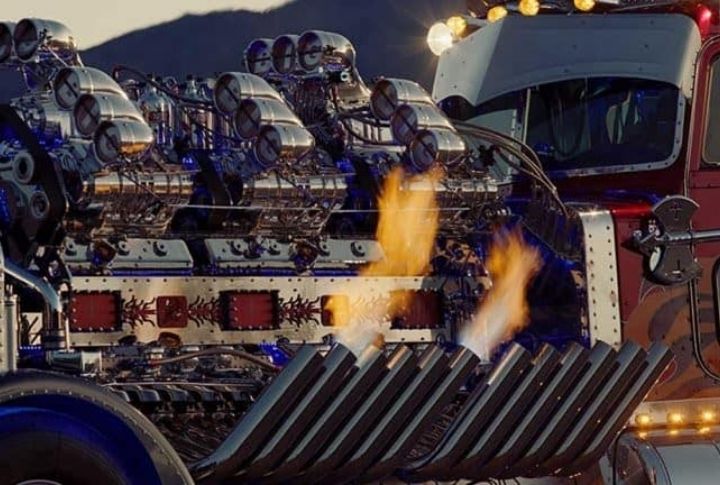The Biggest Engine You Will Ever See In A Semi-Truck - MotorBiscuit