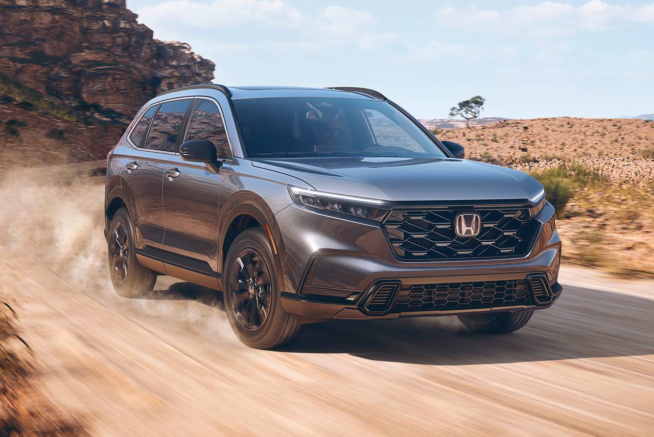 The 2024 Honda CR-V off-roading 