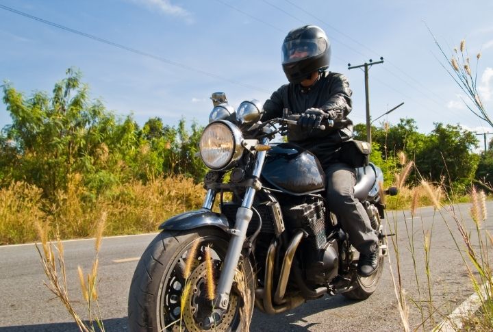 Single File Motorcycel Riding 15 Tips For a Fun and Safe Solo Motorcycle Ride - MotorBiscuit