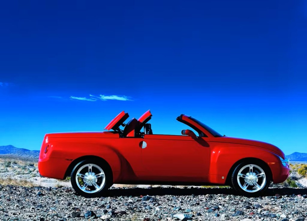 A GM Chevrolet SSR convertible pickup truck opens its roof.