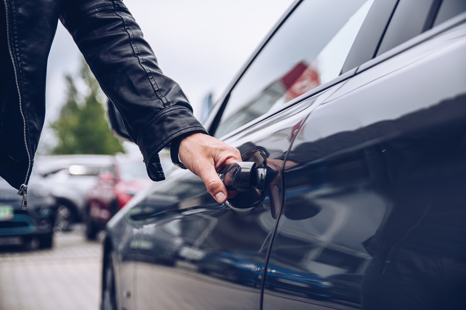 Thieves are using the 'Game Boy' method to steal cars - MotorBiscuit