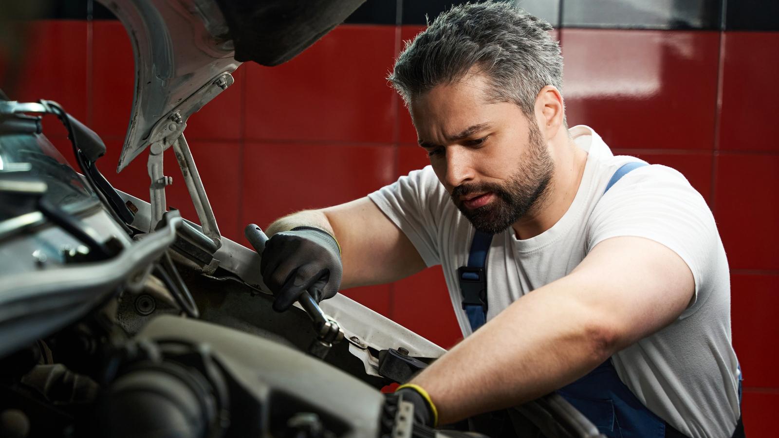 Drivers in Florida could face new fees for loud mods for cars. This change would see officials inspecting shops of auto mechanics.