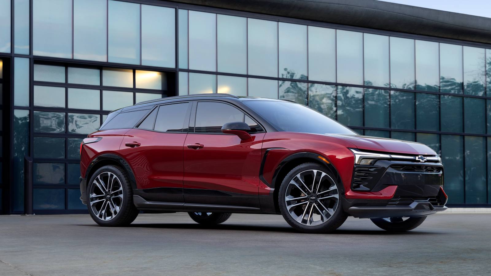 The Senior VP at GM recently opened up about its cars not having Apple CarPlay moving forward and many are questioning the vision.