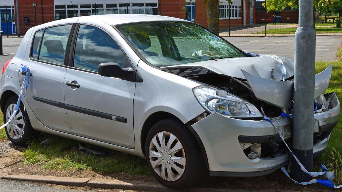 33yearold robbery suspect is behind bars after crashing into a pole