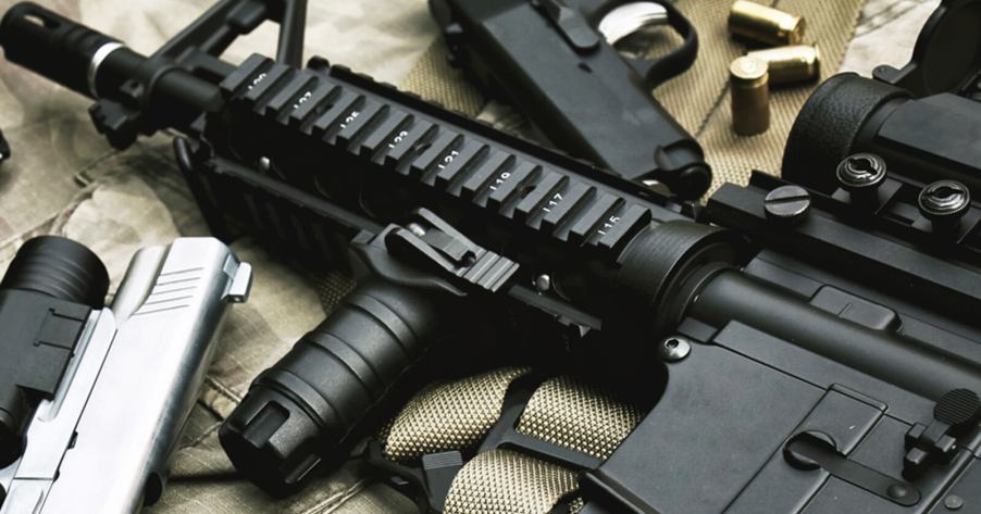 A carbine and handguns like those used by teens during a car chase.