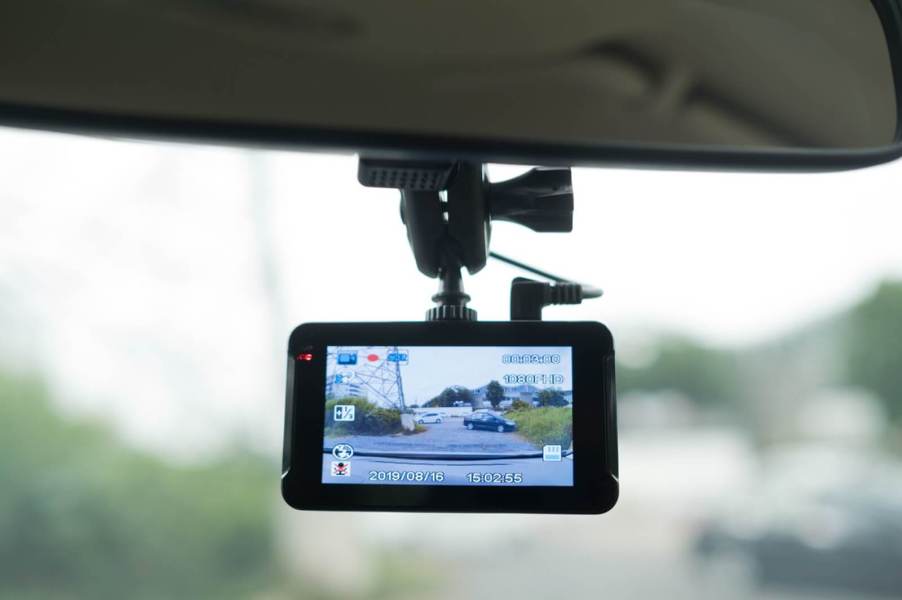 A dash cam is one of the best holiday car gifts you can give a loved one.