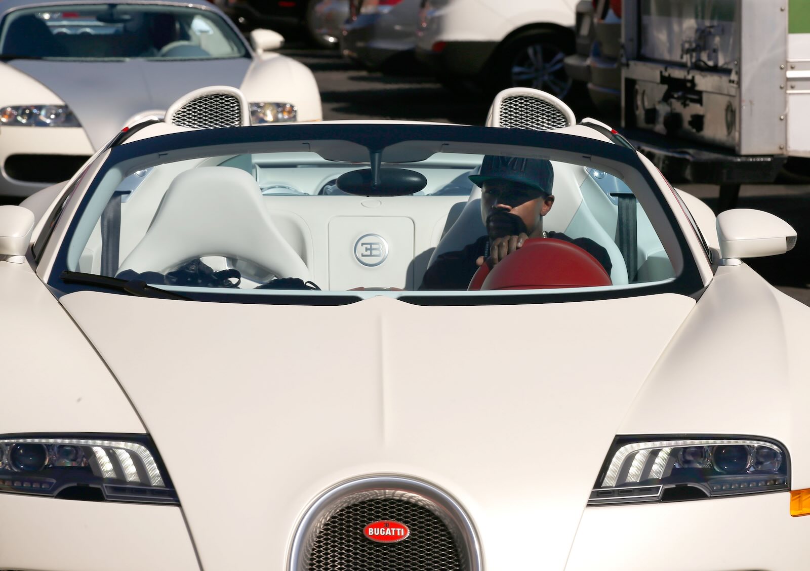 Floyd Mayweather Jr. ended up on Bugatti's blacklist for something car  owners do every day, image size:1600x1128