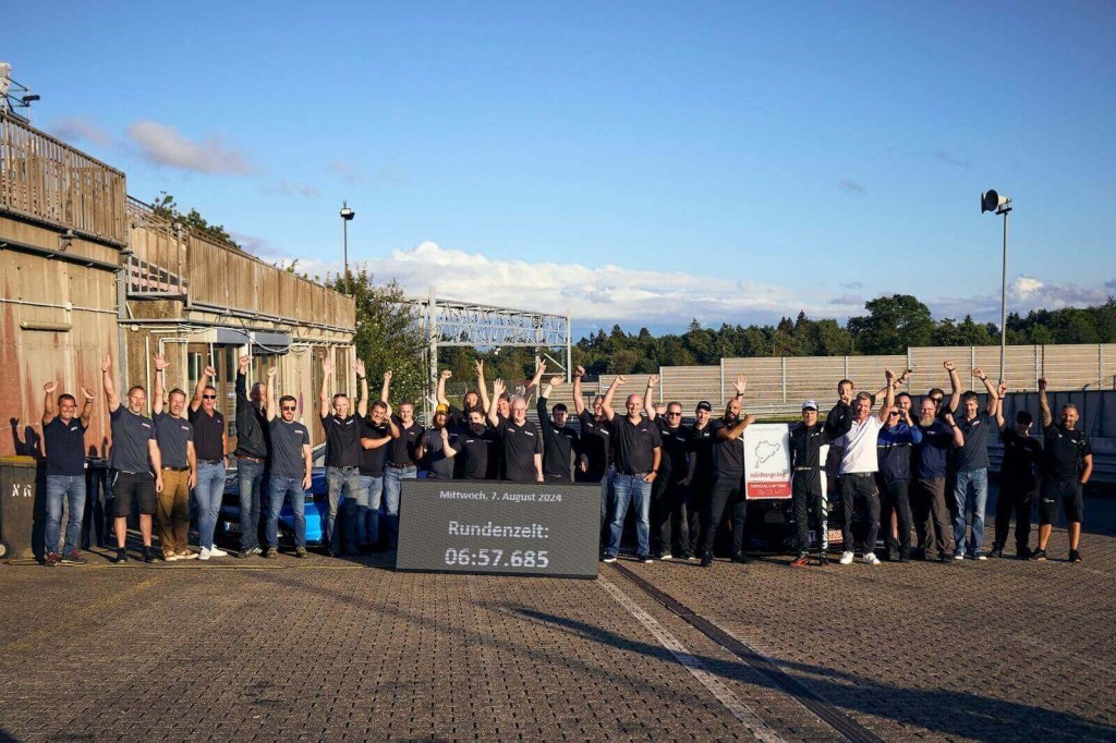The Ford Performance team celebrates a 6:57 time at the Nürburgring.