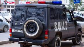 Texas police recently tried to conduct a traffic stop on a car theft suspect and ended up on a chase that ended with a stand off.