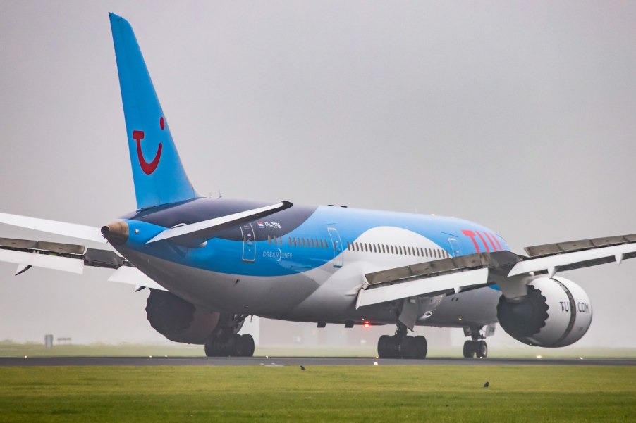 TUI Jet abandoned on tarmac of airport