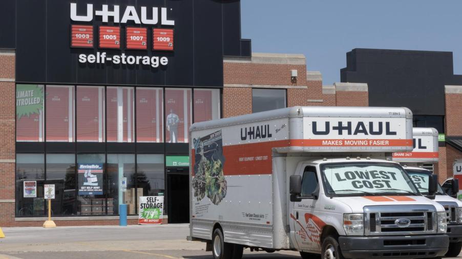 An Arkansas traffic stop on a U-Haul led police officers to find meth and pills, and now the man has a $20k bond.