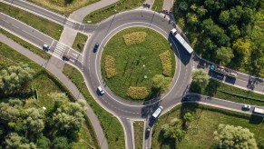 An aerial view of traffic in a roundabout