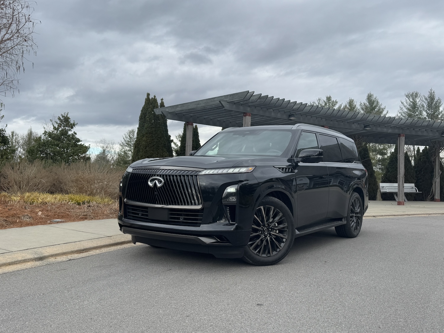The 2025 Infiniti QX80 on a cloudy day