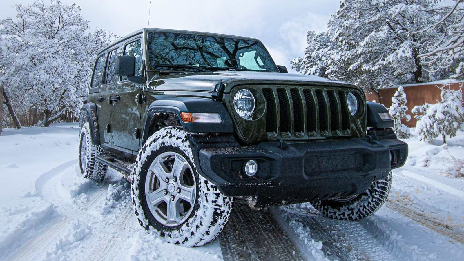 Driving in the snow is dangerous so people around the country are offering rides in their Jeep vehicles.