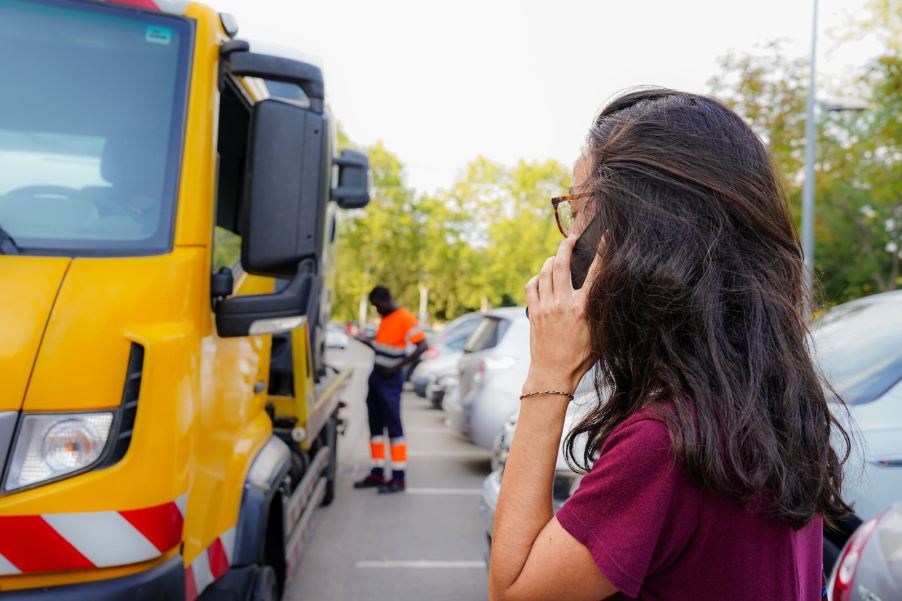 Woman watching her Dodge bought off Facebook marketplace get repossessed as stolen by cops at DMV.