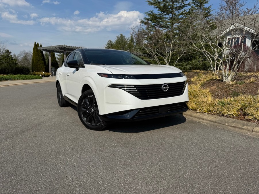 The 2025 Nissan Murano near foliage