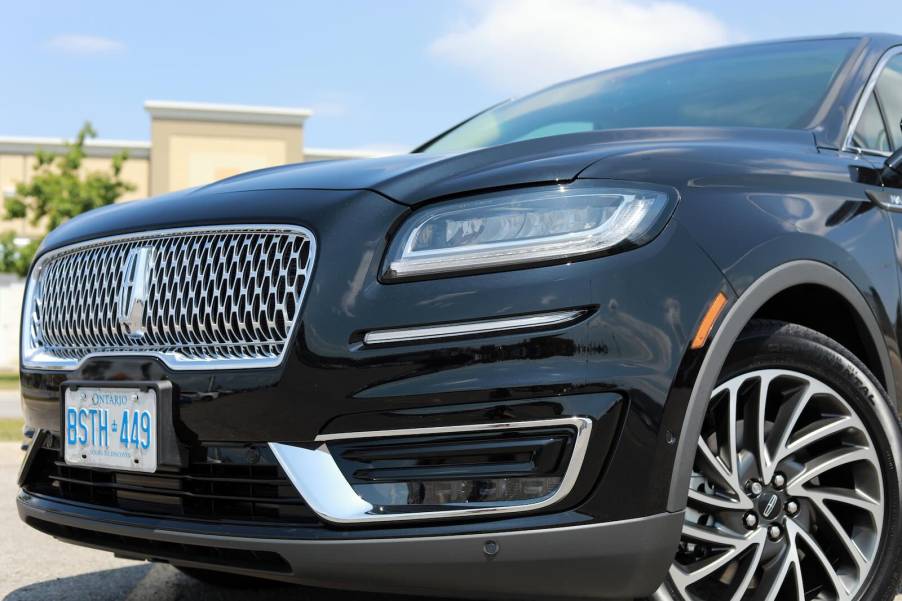 Black Lincoln Nautilus crossover grille and logo.