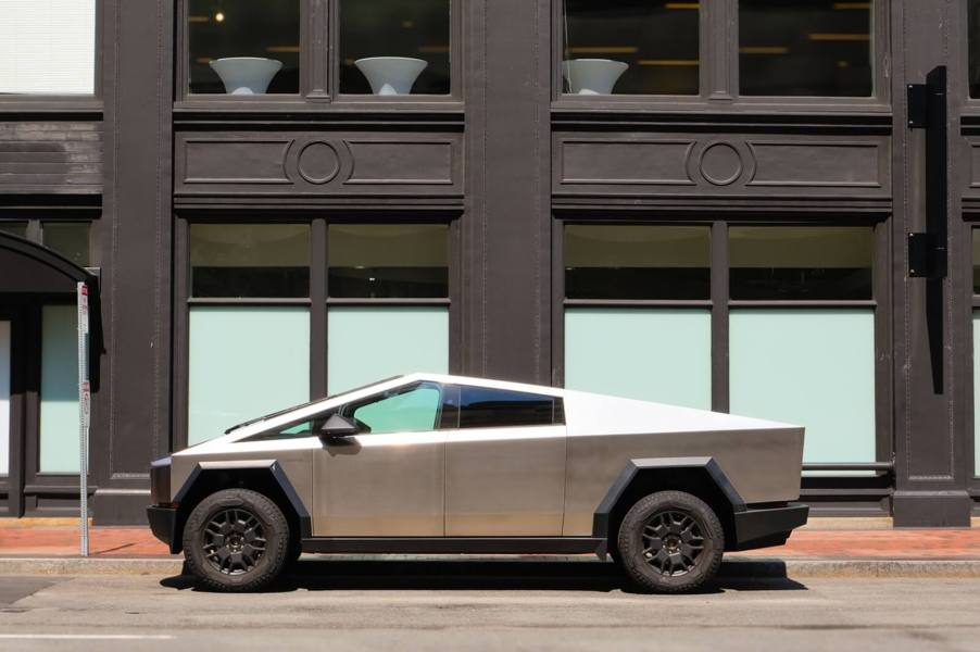 The Tesla Cybertruck is dealing with poor sales, leading the brand to offer big discounts.