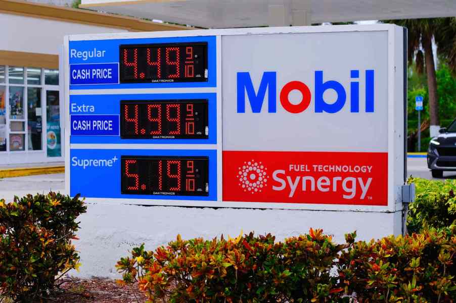 A Mobil gas station sign in Florida reflecting cash prices per gallon