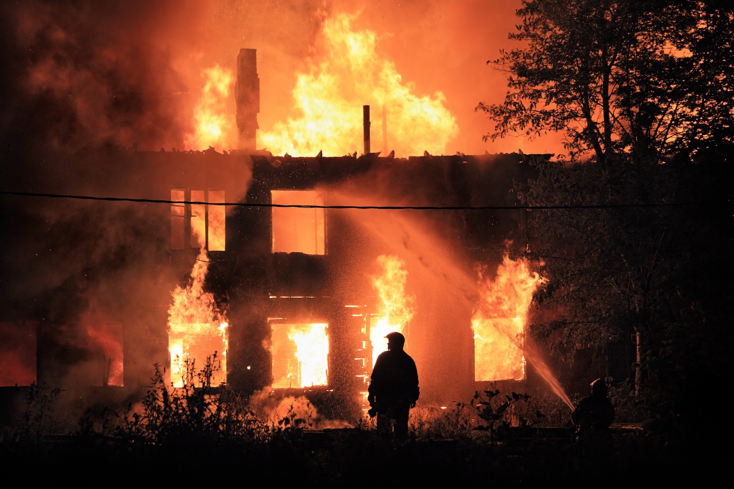 Michigan police use truck bed to rescue people trapped in burning apartment