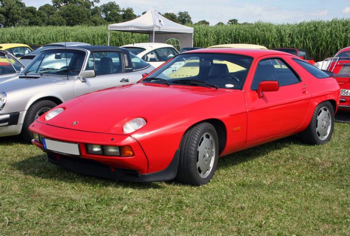 Porsche 928