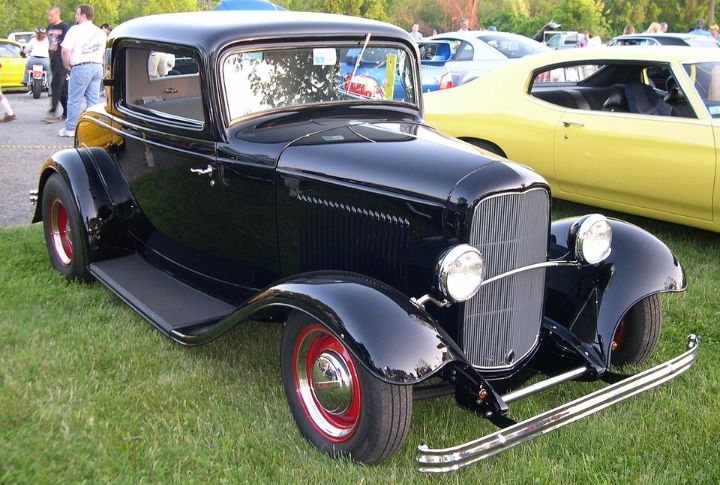 1932 Ford Model B ("Deuce Coupe") 