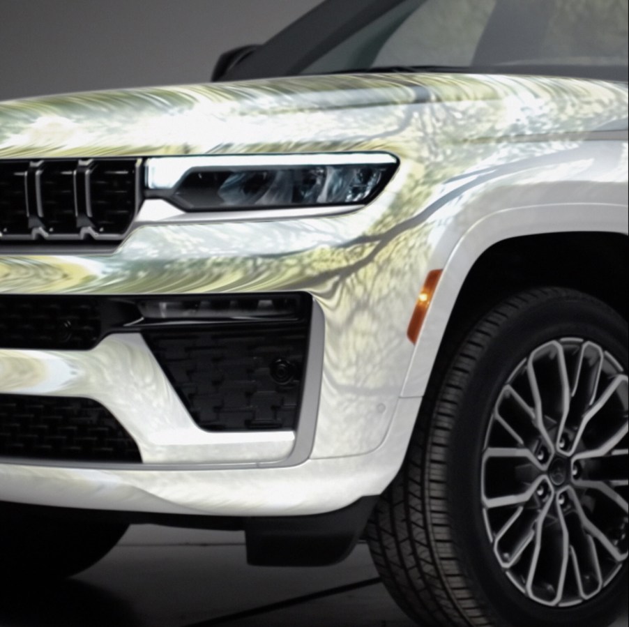A teaser of the 2026 Jeep Grand Cherokee