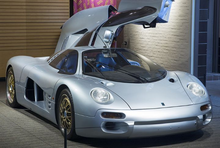 Isdera Commendatore 112i