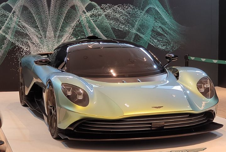Aston Martin Valhalla