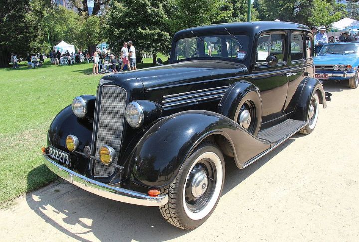 Buick Four Door Sedan (1935)