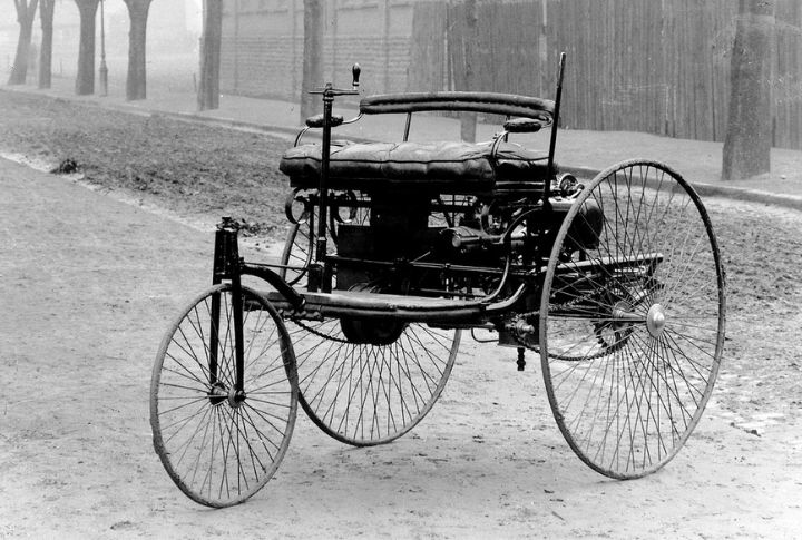 Benz & Cie. Unveils The First Diesel Truck