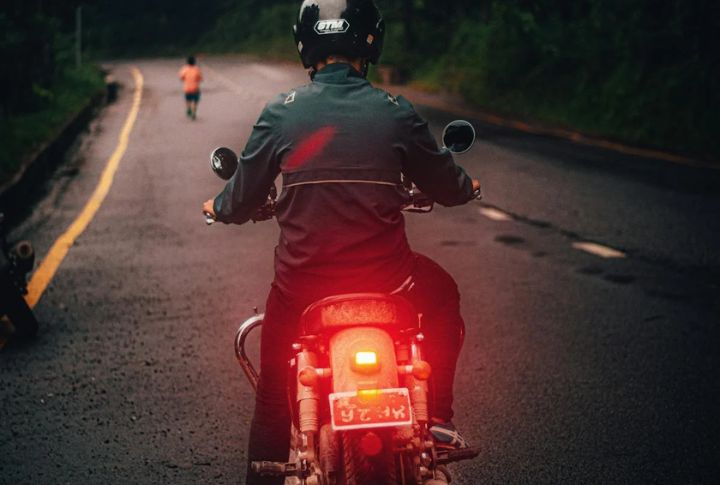 Red Tail Lights Only In Minnesota