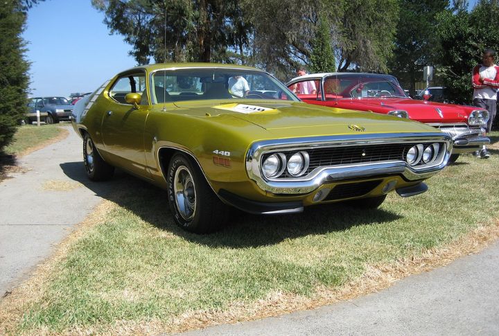 Plymouth Road Runner 440 Six Barrel