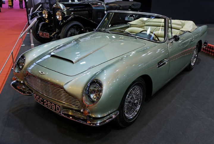 Aston Martin DB6 Volante